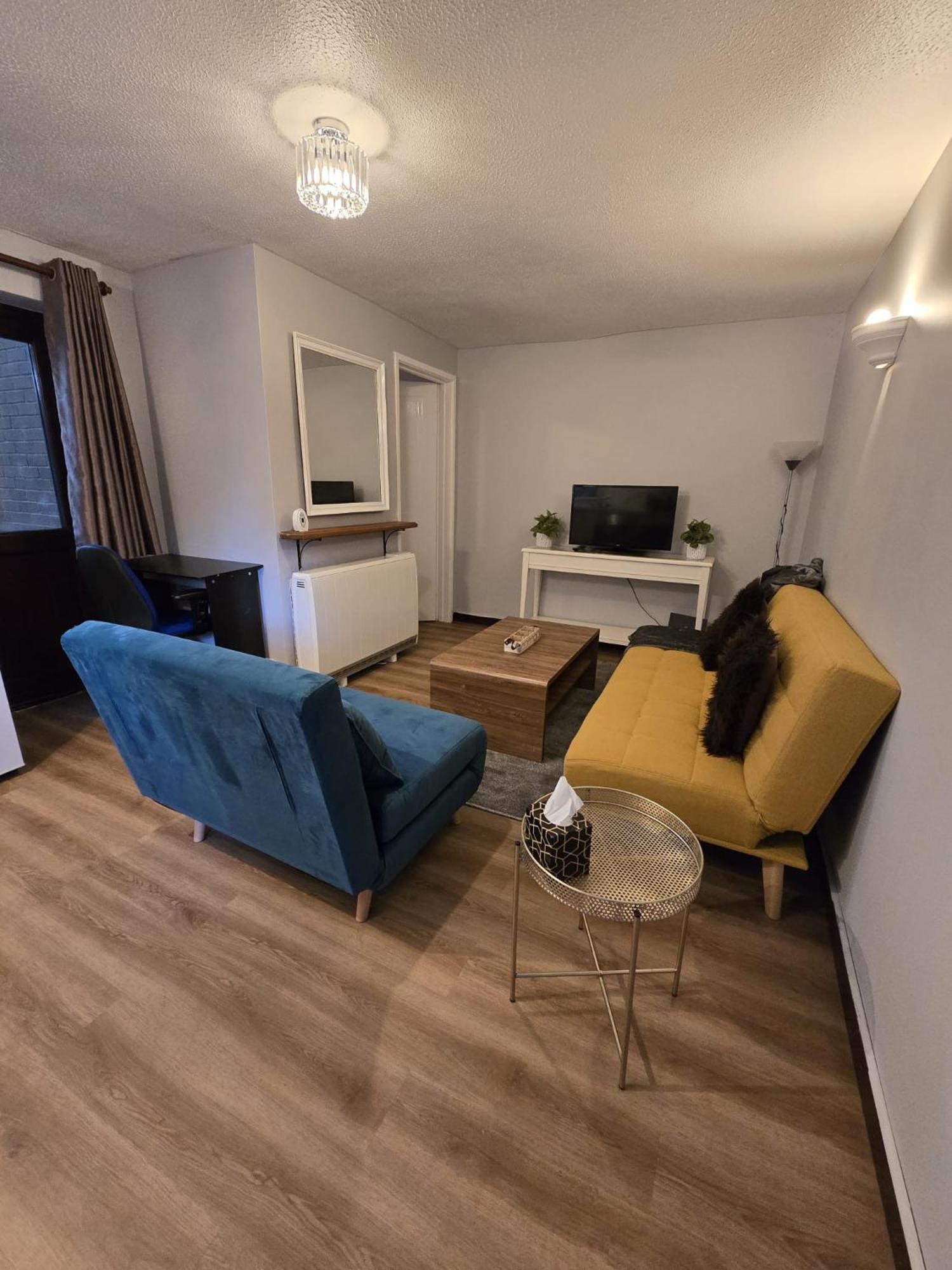 아머샴아머셤 One Bed Ground Floor Flat Next To The Train Station 아파트 외부 사진